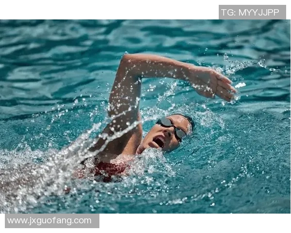 自由泳技巧提升之道：掌握正确姿势与呼吸节奏的完美融合
